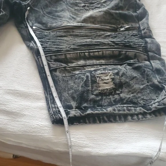 Road Narrows Acid Wash Sz. 36 Shorts - Picture 9 of 9